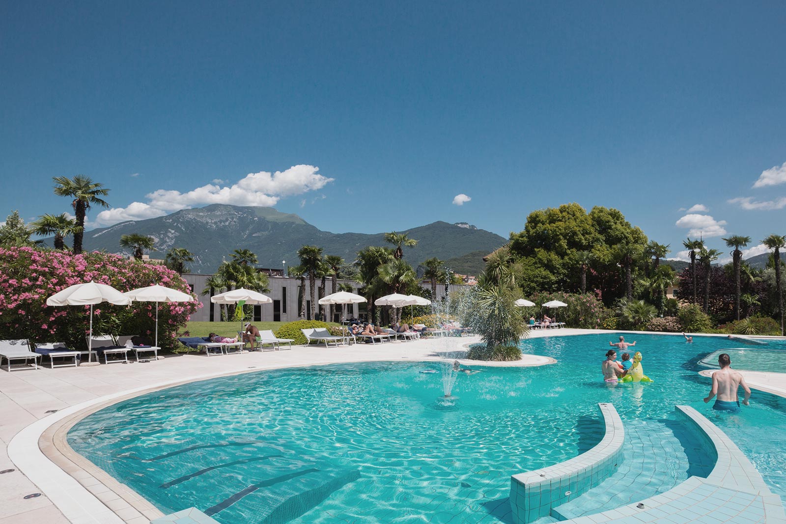 Astoria Resort | Der Park und das Pool